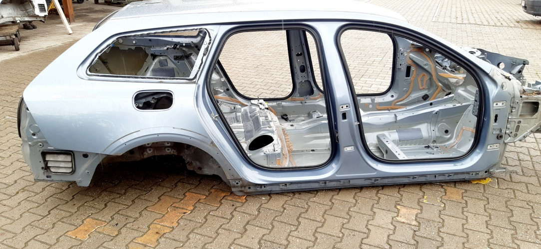 VOLVO V90 CROSS COUNTRY ĆWIARTKA BŁOTNIK PRAWA TYŁ 721-16