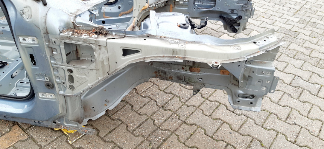 VOLVO V90 ĆWIARTKA PRAWA PRZÓD 721-16