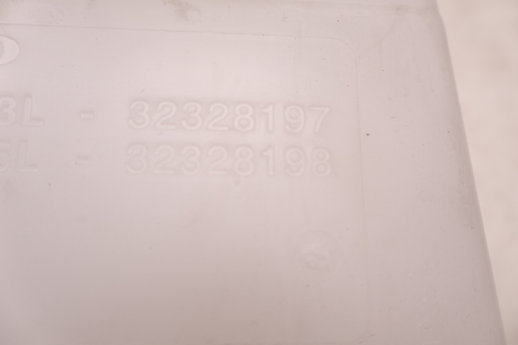 VOLVO XC60 II ZBIORNICZEK SPRYSKIWACZY 32328197, 32328198