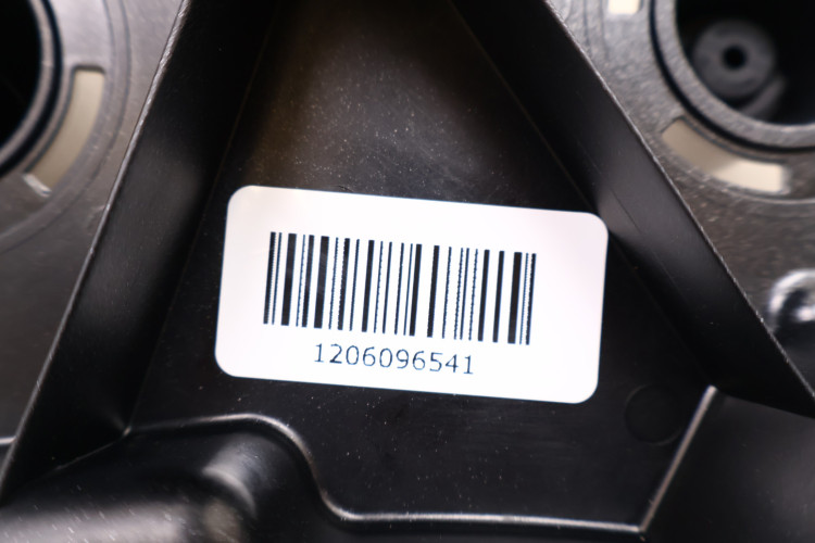 VOLVO XC60 II MOCOWANIE BŁOTNIKA PRAWY PRZÓD 735-15 32288929