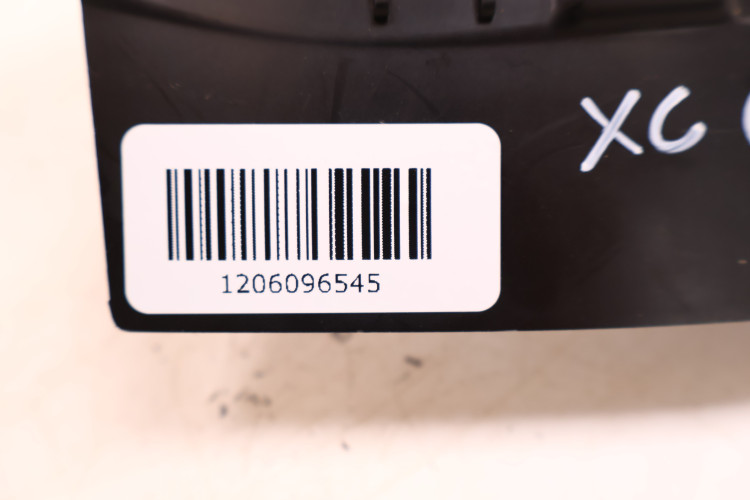 VOLVO XC60 II CHLAPACZ PRAWY PRZÓD 32369175