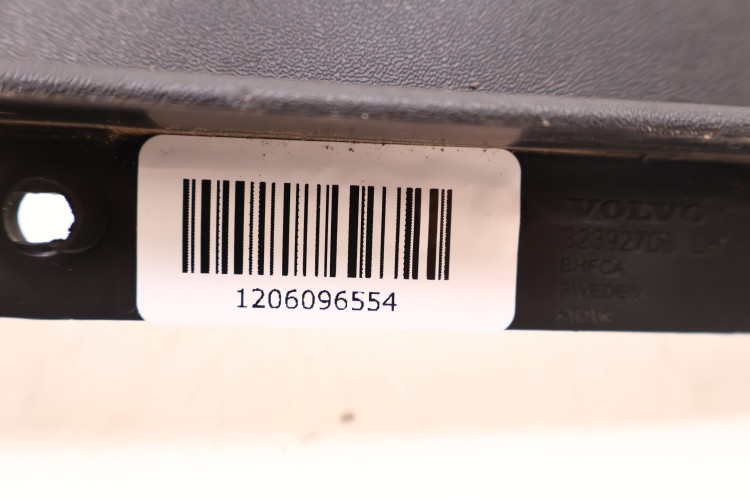 VOLVO XC60 II CHLAPACZ LEWY PRZÓD 32392706
