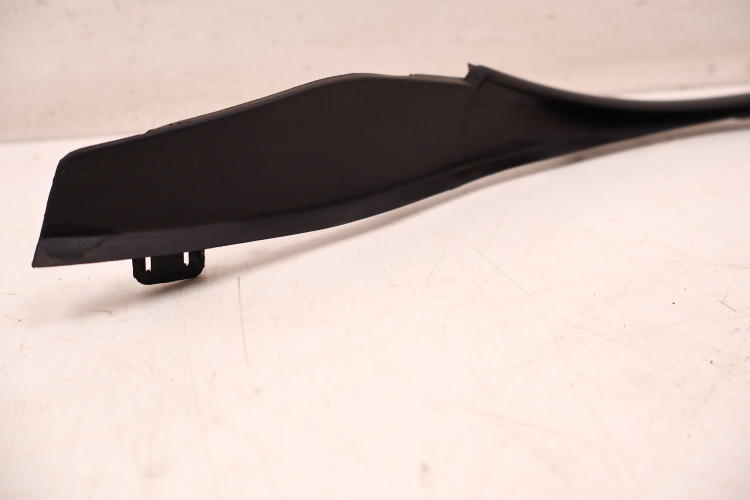VOLVO XC60 II LISTWA SZYBY CZOŁOWEJ PRAWA 32216113