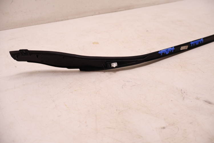 VOLVO XC60 II LISTWA SZYBY CZOŁOWEJ PRAWA 32216113