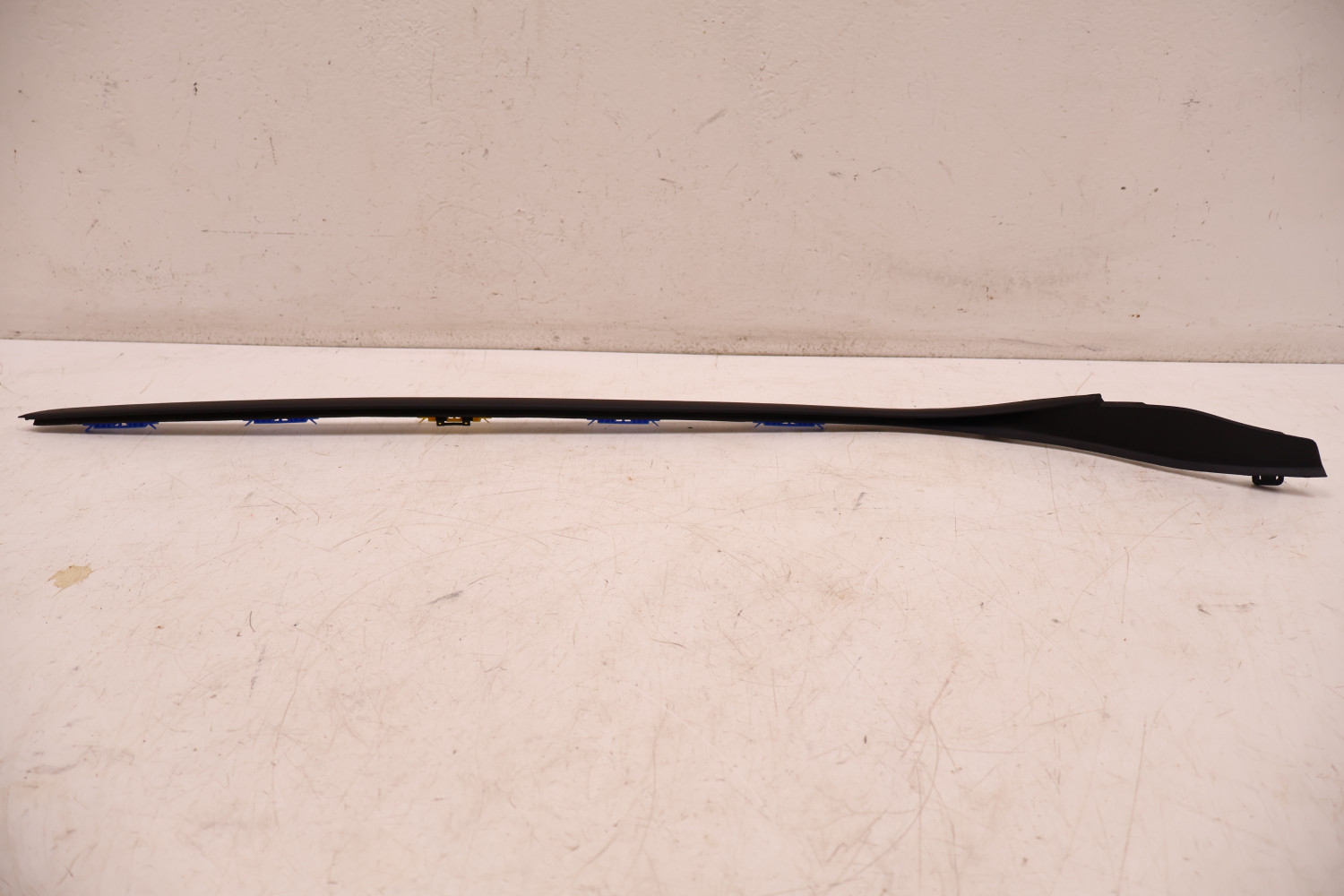 VOLVO XC60 II LISTWA SZYBY CZOŁOWEJ LEWA 32216112