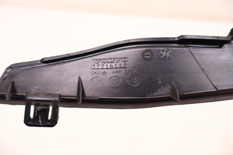 VOLVO XC60 II LISTWA SZYBY CZOŁOWEJ LEWA 32216112