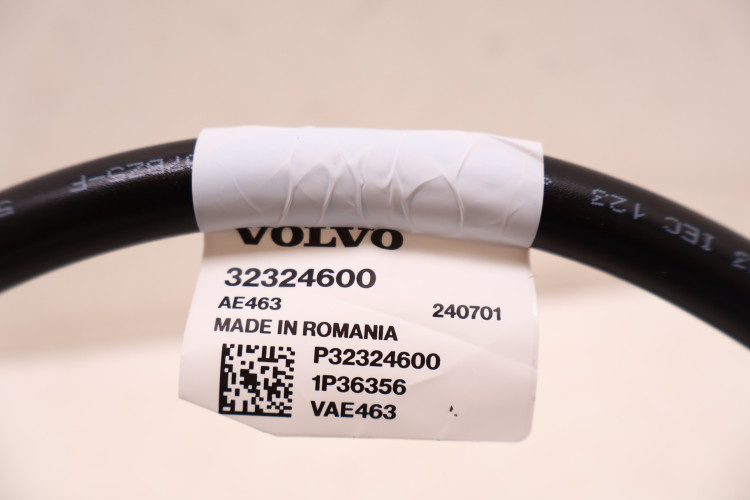 VOLVO XC60 II PRZEWÓD ŁADOWANIA ŁADOWARKA 32324600