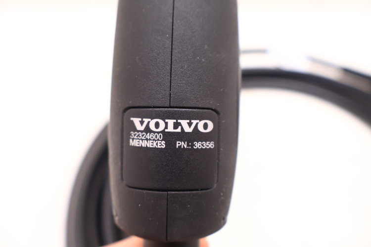 VOLVO XC60 II PRZEWÓD ŁADOWANIA ŁADOWARKA 32324600