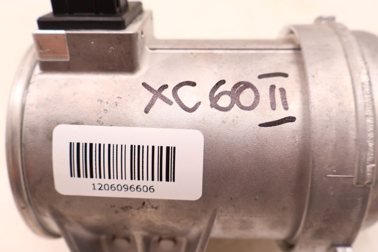 VOLVO XC60 II 2.0 T8 POMPA WODY 32382249