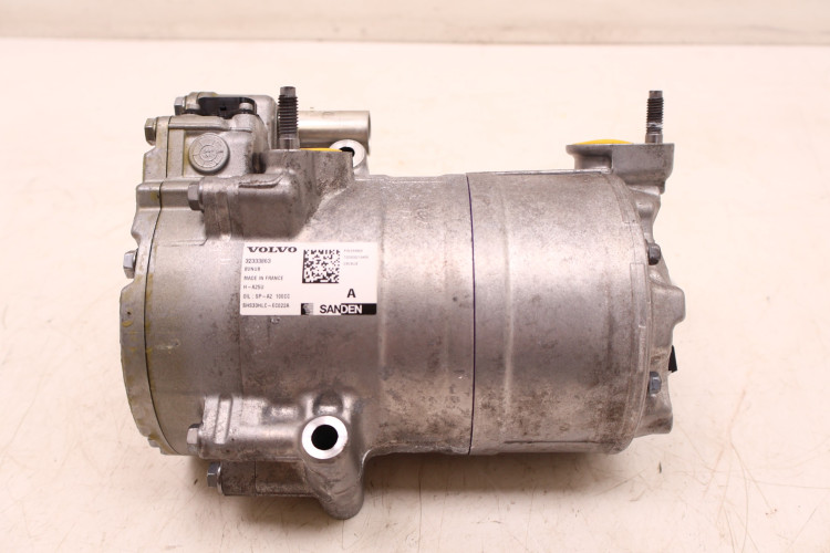 VOLVO XC60 II 2.0 T8 SPRĘŻARKA KLIMATYZACJI 32333863
