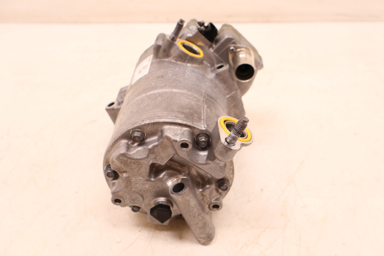 VOLVO XC60 II 2.0 T8 SPRĘŻARKA KLIMATYZACJI 32333863