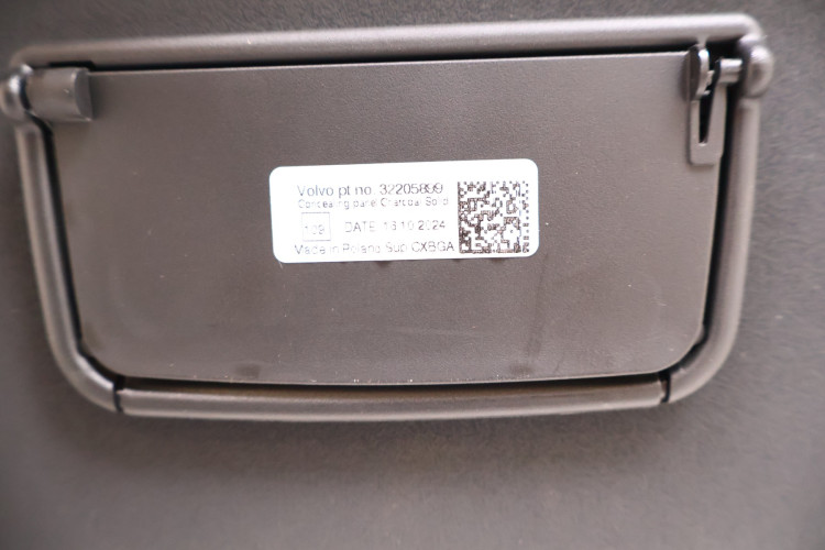 VOLVO XC60 II ROLETA BAGAŻNIKA 32205899