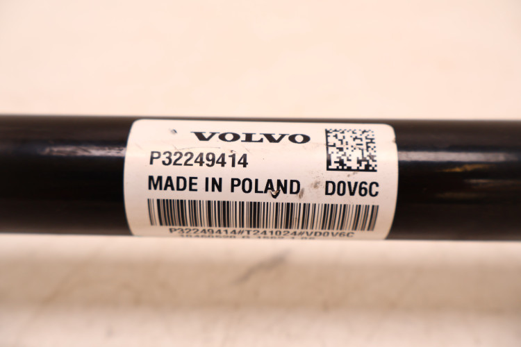VOLVO XC60 II 2.0 T8 PÓŁOŚ LEWA TYŁ 32249414