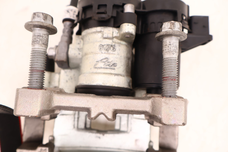 VOLVO XC60 II 2.0 T8 ZACISK HAMULCA PRAWY TYŁ 32217364, 32301468