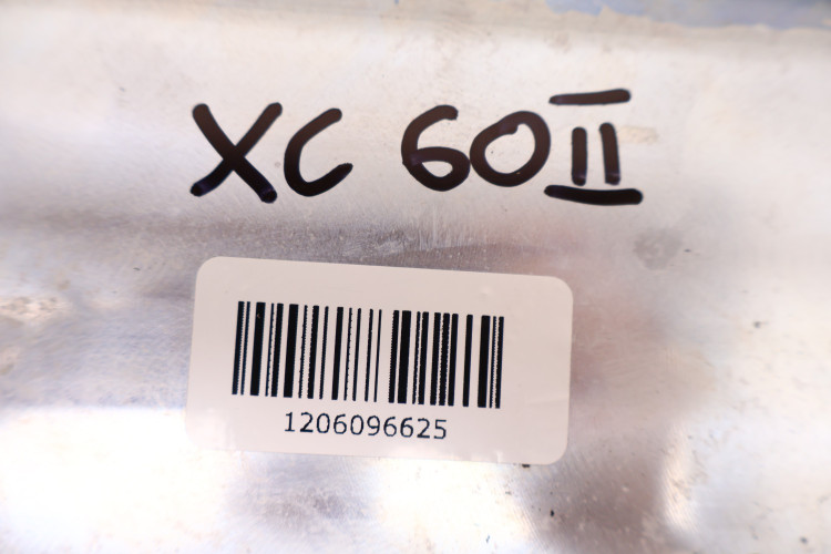 VOLVO XC60 II 2.0 T8 ŁADOWARKA KONWERTER 32411160