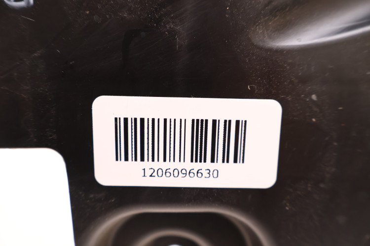 VOLVO XC60 II ŚLIZG ZDERZAKA LEWY TYŁ 32296032