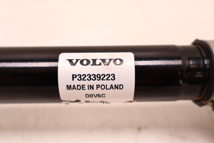 VOLVO XC60 II 2.0 T8 PÓŁOŚ PRAWA PRZÓD 32339223
