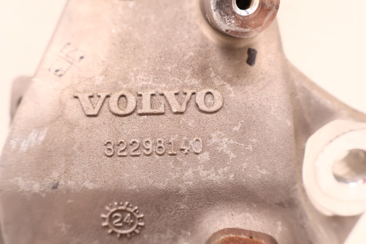 VOLVO XC60 II 2.0 T8 PIASTA ZWROTNICA PRAWA PRZÓD 32298140