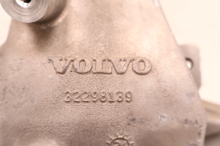 VOLVO XC60 II 2.0 T8 PIASTA ZWROTNICA LEWA PRZÓD 32298139