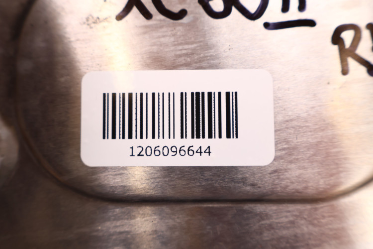 VOLVO XC60 II 2.0 T8 PIASTA ZWROTNICA PRAWA PRZÓD 32298140