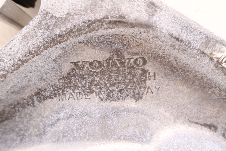 VOLVO XC60 II 2.0 T8 WAHACZ LEWY PRZÓD 32381882