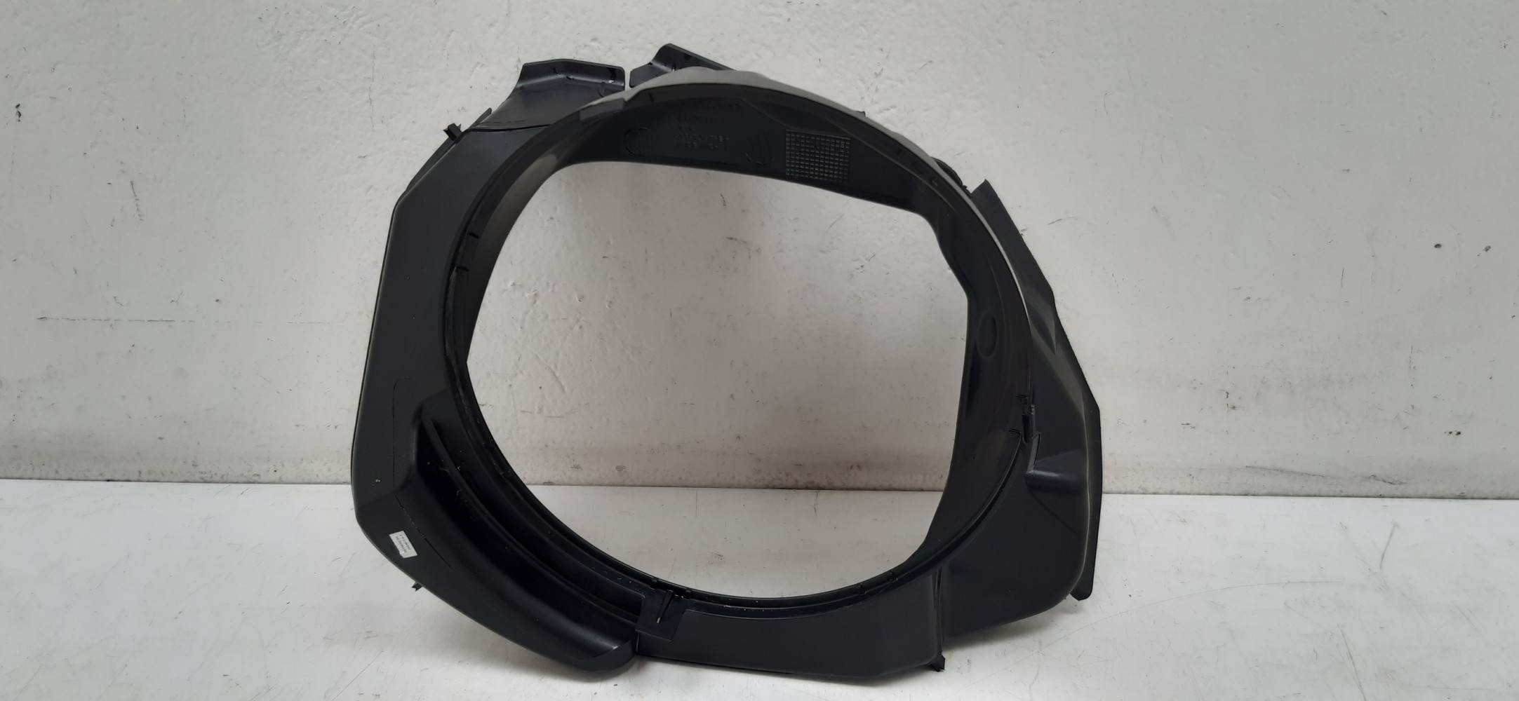 VOLVO XC60 II WLOT KIEROWNICA POWIETRZA 32296117