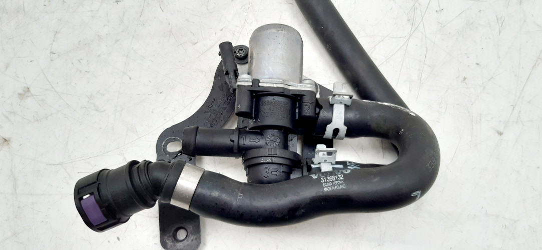 VOLVO XC60 II 2.0 T8 POMPKA SILNICZEK OBIEGU WODY PODGRZEWACZ 8888038596, 31368132