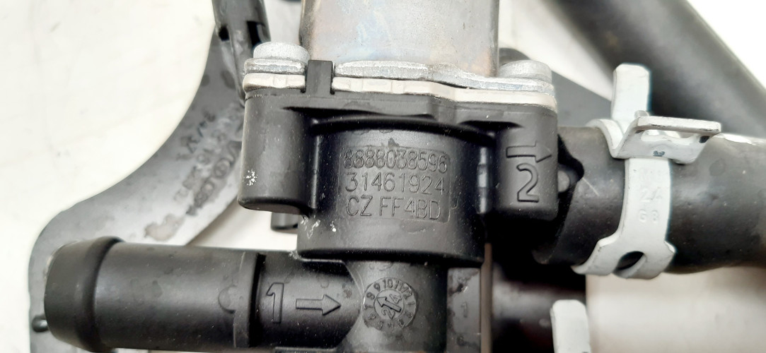 VOLVO XC60 II 2.0 T8 POMPKA SILNICZEK OBIEGU WODY PODGRZEWACZ 8888038596, 31368132