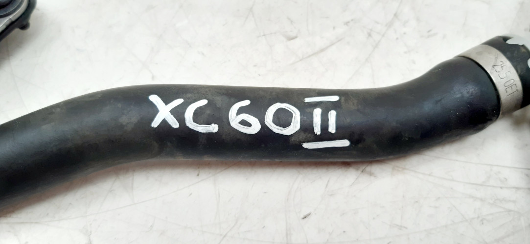 VOLVO XC60 II 2.0 T8 POMPKA SILNICZEK OBIEGU WODY PODGRZEWACZ 8888038596, 31368132