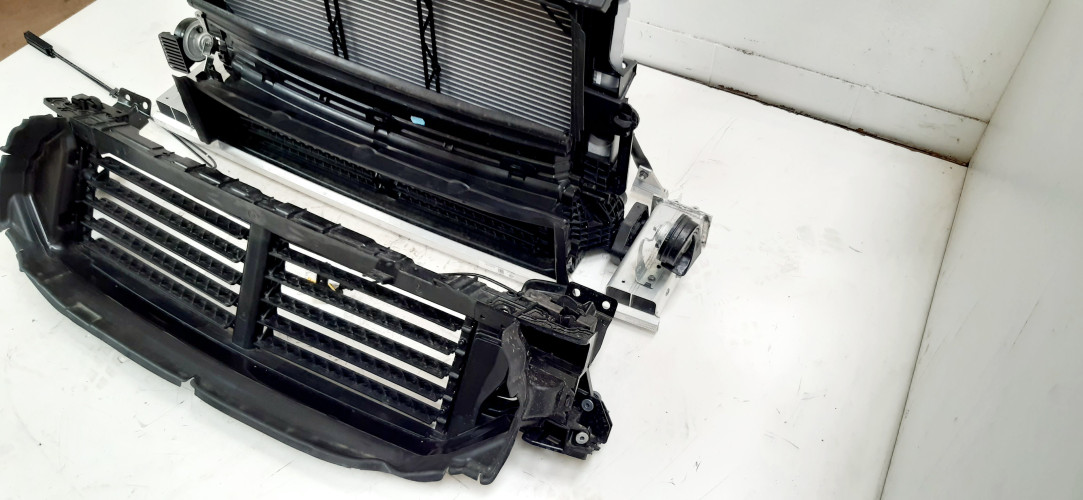 VOLVO XC60 II 2.0 T8 PAS PRZEDNI CHŁODNICE 32411235, 32345497, 32224829
