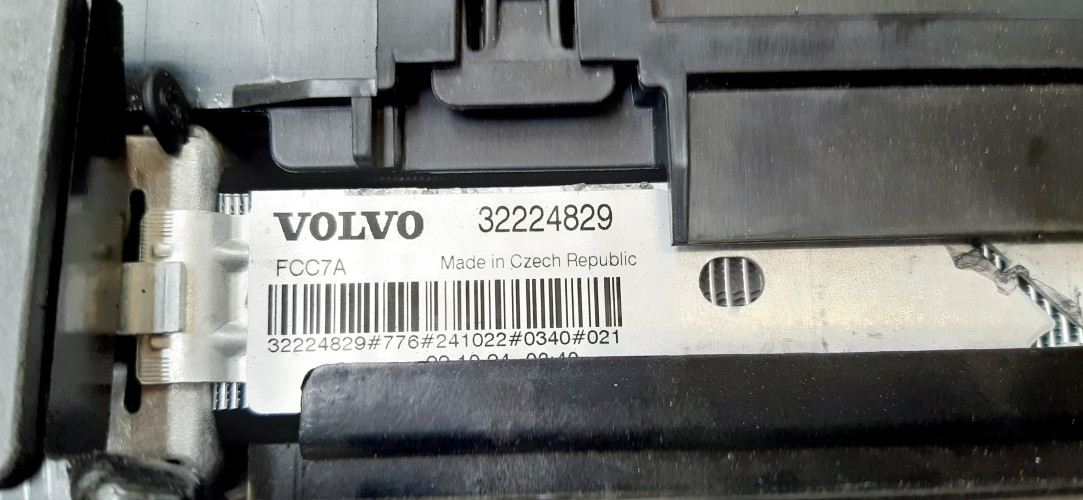 VOLVO XC60 II 2.0 T8 PAS PRZEDNI CHŁODNICE 32411235, 32345497, 32224829