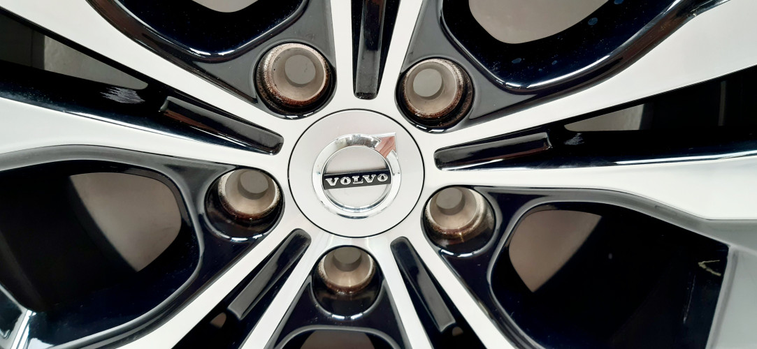 VOLVO XC60 II FELGA ALUMINIOWA 18X7.5 32209452
