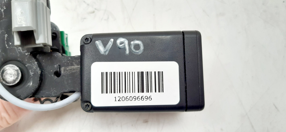 VOLVO V90 SPINKI ZAPIECIA PASÓW BEZPIECZEŃSTWA ŚRODEK TYŁ 32239048
