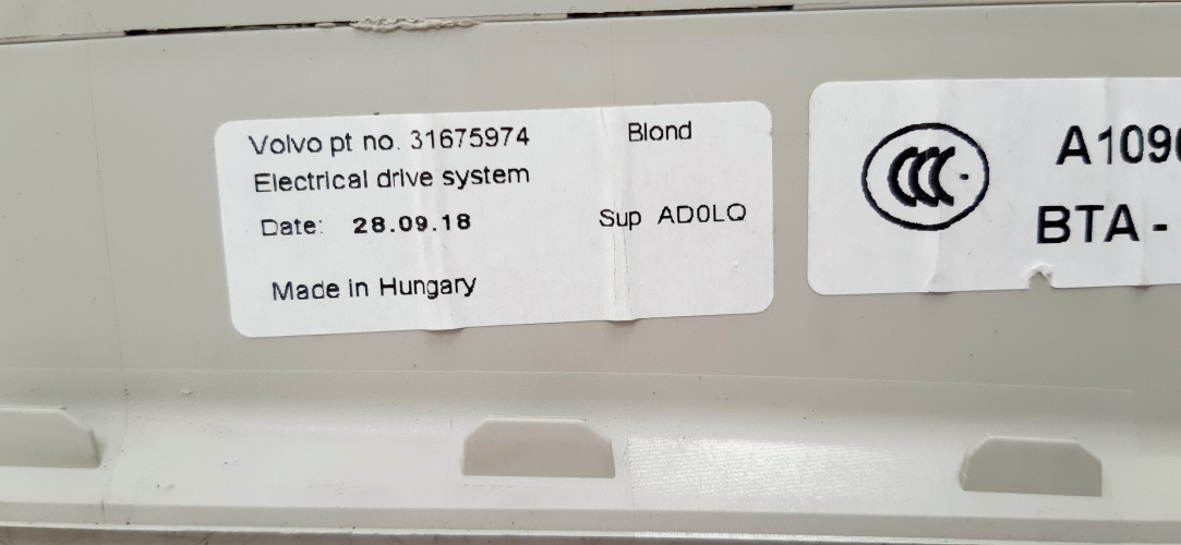 VOLVO V90 MECHANIZM ROLETY BAGAŻNIKA 31675974
