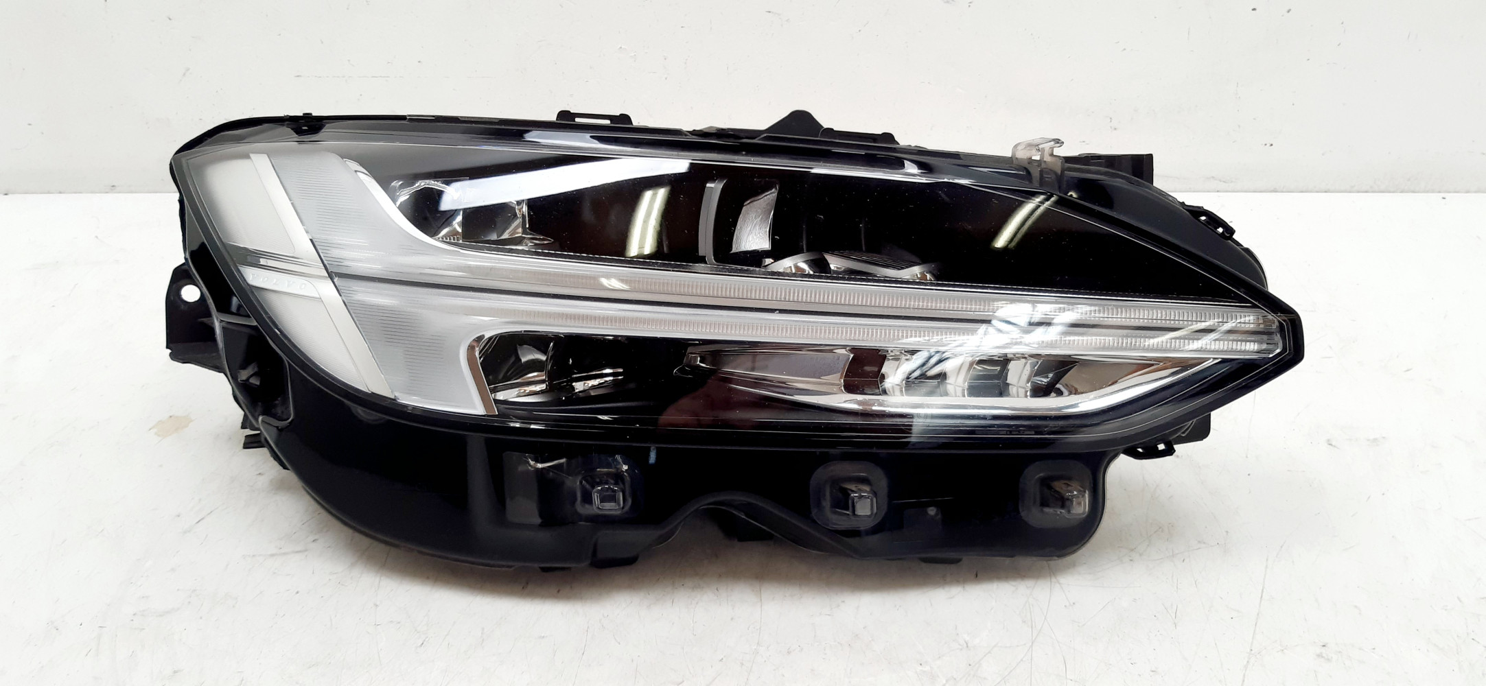 VOLVO V90 LAMPA PRAWA PRZÓD FULL LED MID UK 32228685