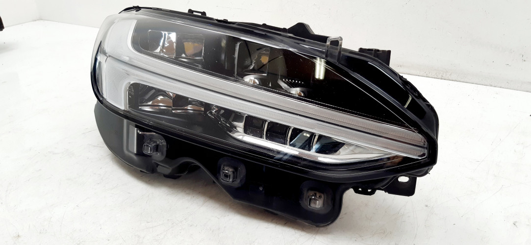 VOLVO V90 LAMPA PRAWA PRZÓD FULL LED MID UK 32228685