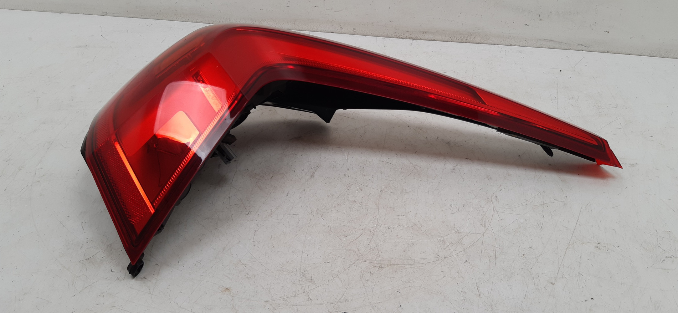 VOLVO V90 LAMPA PRAWA TYŁ 32228833