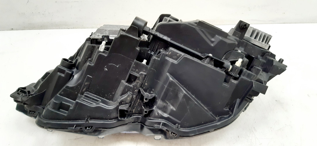 VOLVO V90 LAMPA PRAWA PRZÓD FULL LED MID UK 32228685