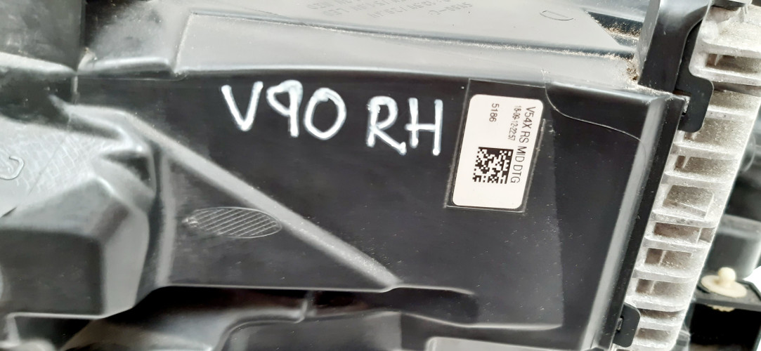 VOLVO V90 LAMPA PRAWA PRZÓD FULL LED MID UK 32228685