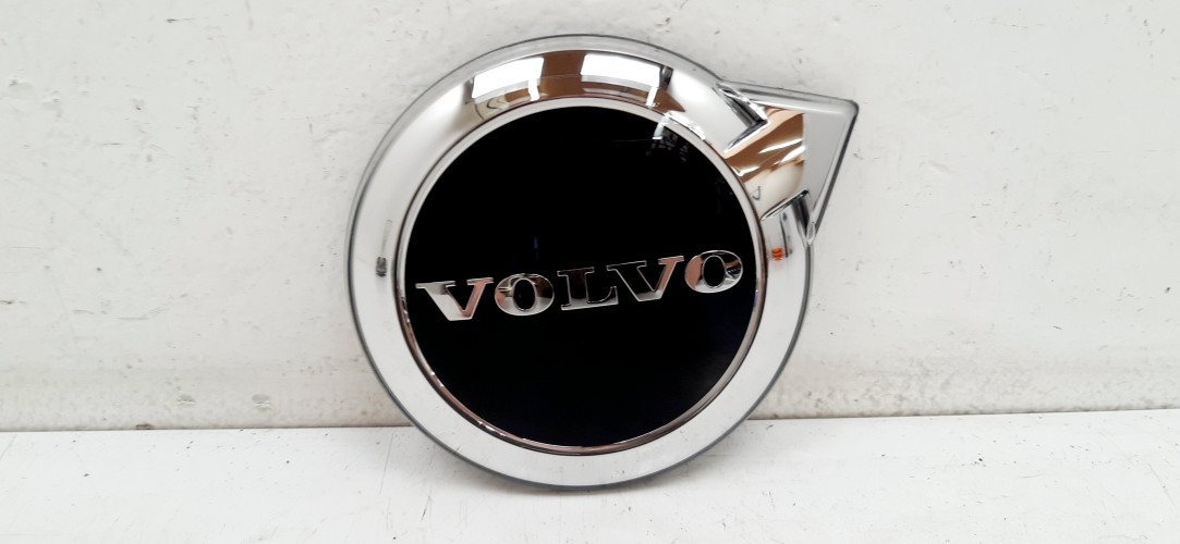 VOLVO XC60 II ZNACZEK EMBLEMAT PRZÓD 32337963