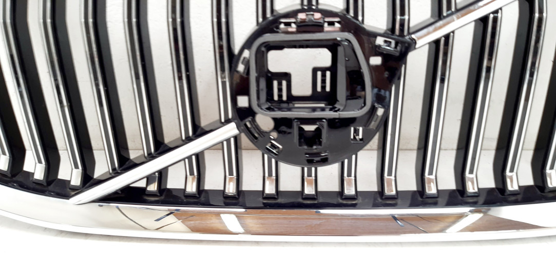 VOLVO XC60 II GRILL ATRAPA ZDERZAKA PRZÓD 32386076, 32386077