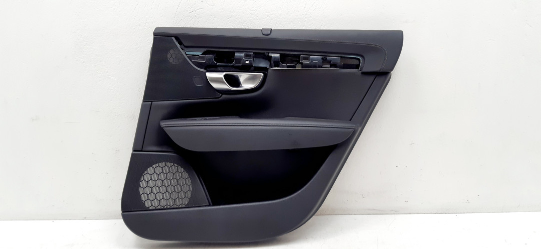 VOLVO V90 BOCZEK DRZWI PRAWY TYŁ 31662844