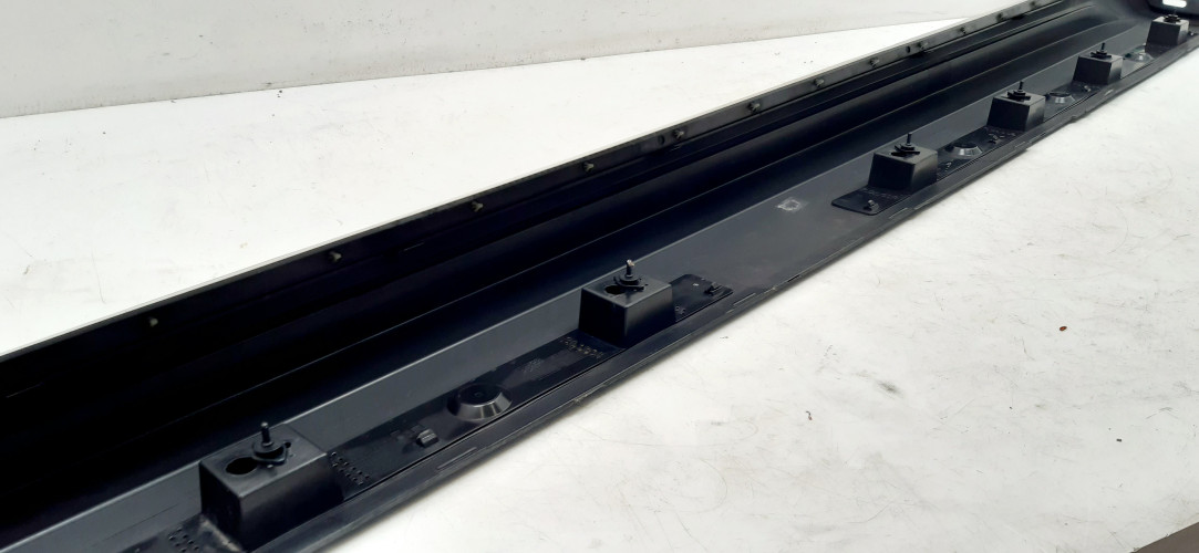 VOLVO V90 CROSS COUNTRY LISTWA PROGOWA PRAWA 31386144
