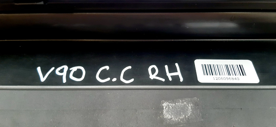 VOLVO V90 CROSS COUNTRY LISTWA PROGOWA PRAWA 31386144