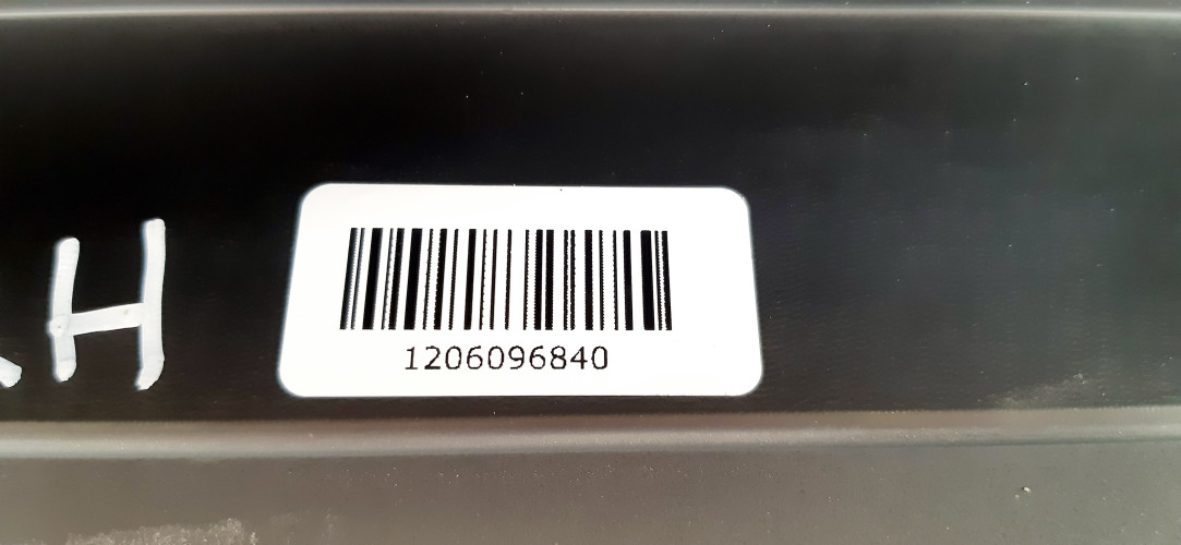 VOLVO V90 CROSS COUNTRY LISTWA PROGOWA PRAWA 31386144