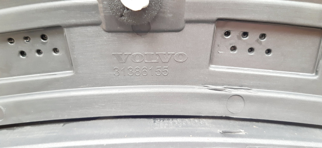 VOLVO V90 CROSS COUNTRY LISTWA BŁOTNIKA PRAWA TYŁ 31386155