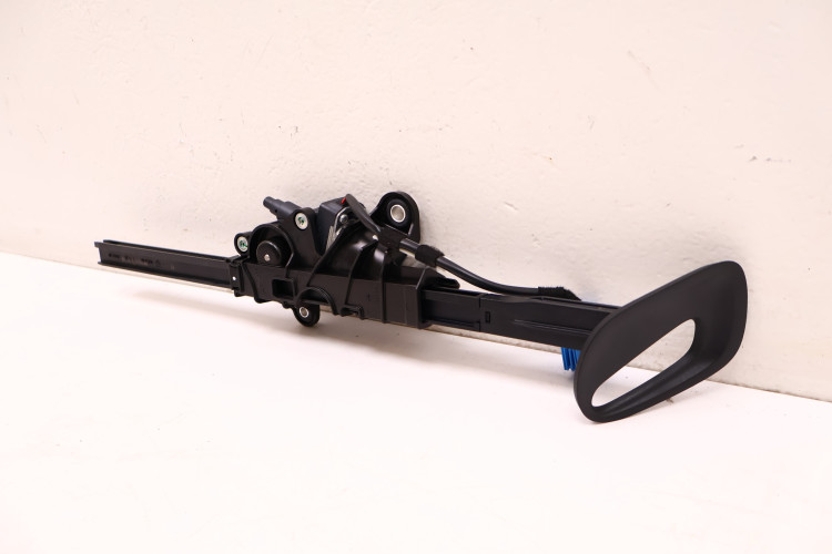 MERCEDES-BENZ CLE A236 PODAJNIK PASA BEZPIECZEŃSTWA PRAWY A2068602401