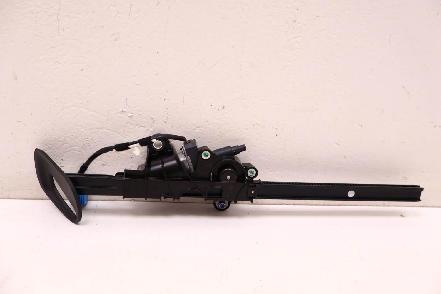 MERCEDES-BENZ CLE A236 PODAJNIK PASA BEZPIECZEŃSTWA LEWY A2068602401 MERCEDES-BENZ CLE A236 PODAJNIK PASA BEZPIECZEŃSTWA LEWY A2068602401