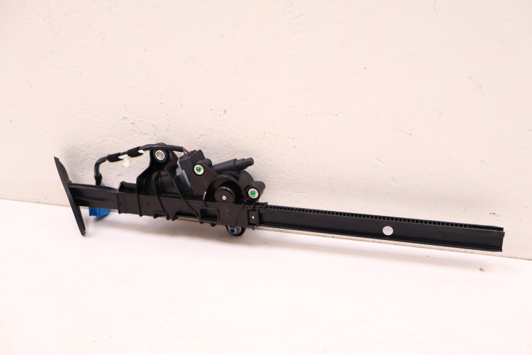 MERCEDES-BENZ CLE A236 PODAJNIK PASA BEZPIECZEŃSTWA LEWY A2068602401