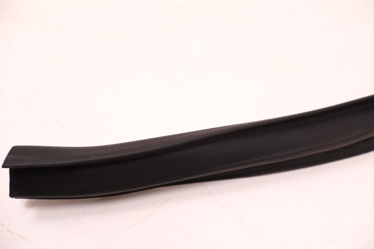 MERCEDES-BENZ CLE A236 USZCZELKA SZYBY LEWA